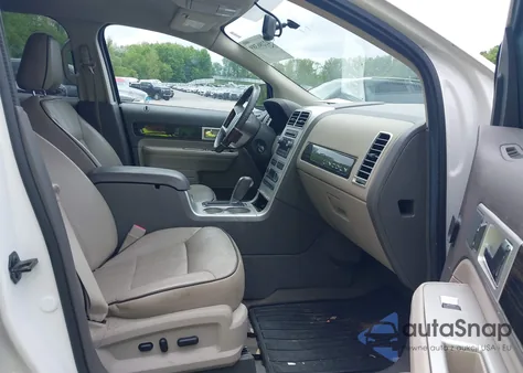 2010 Lincoln Mkx z USA, uszkodzony, nr VIN 2LMDJ8JC5ABJ20172